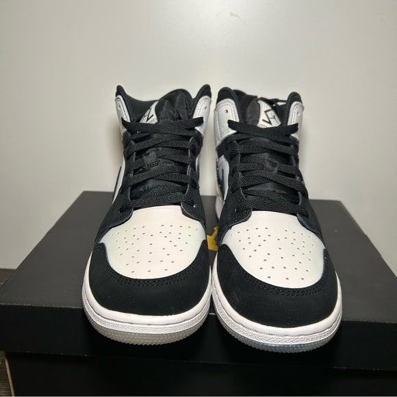 Nike Jordan 1 Mid 7Y - Picture 4 of 15